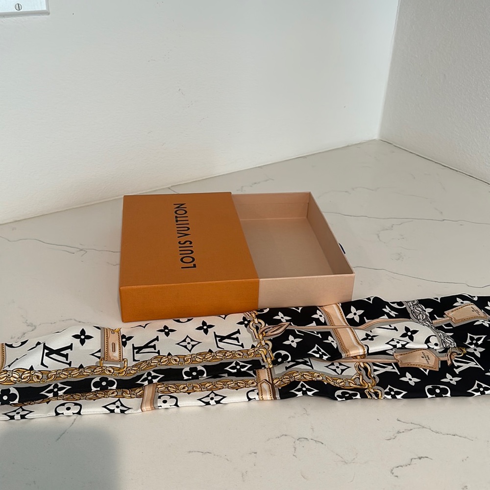 Louis Vuitton bandeau. Brand new. Authentic